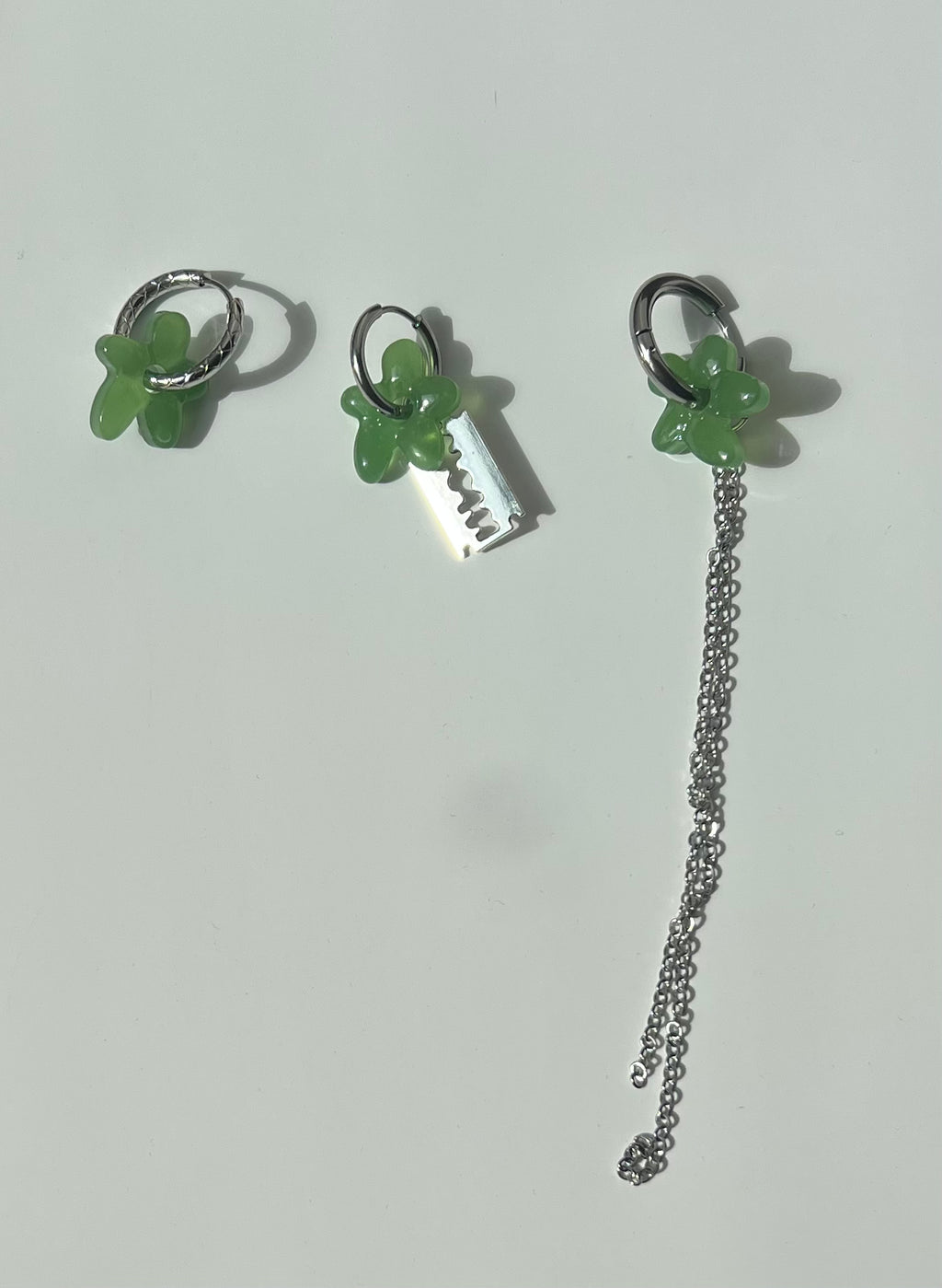 Mono earring with small flower and chains