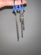 Mono earring with small flower and chains