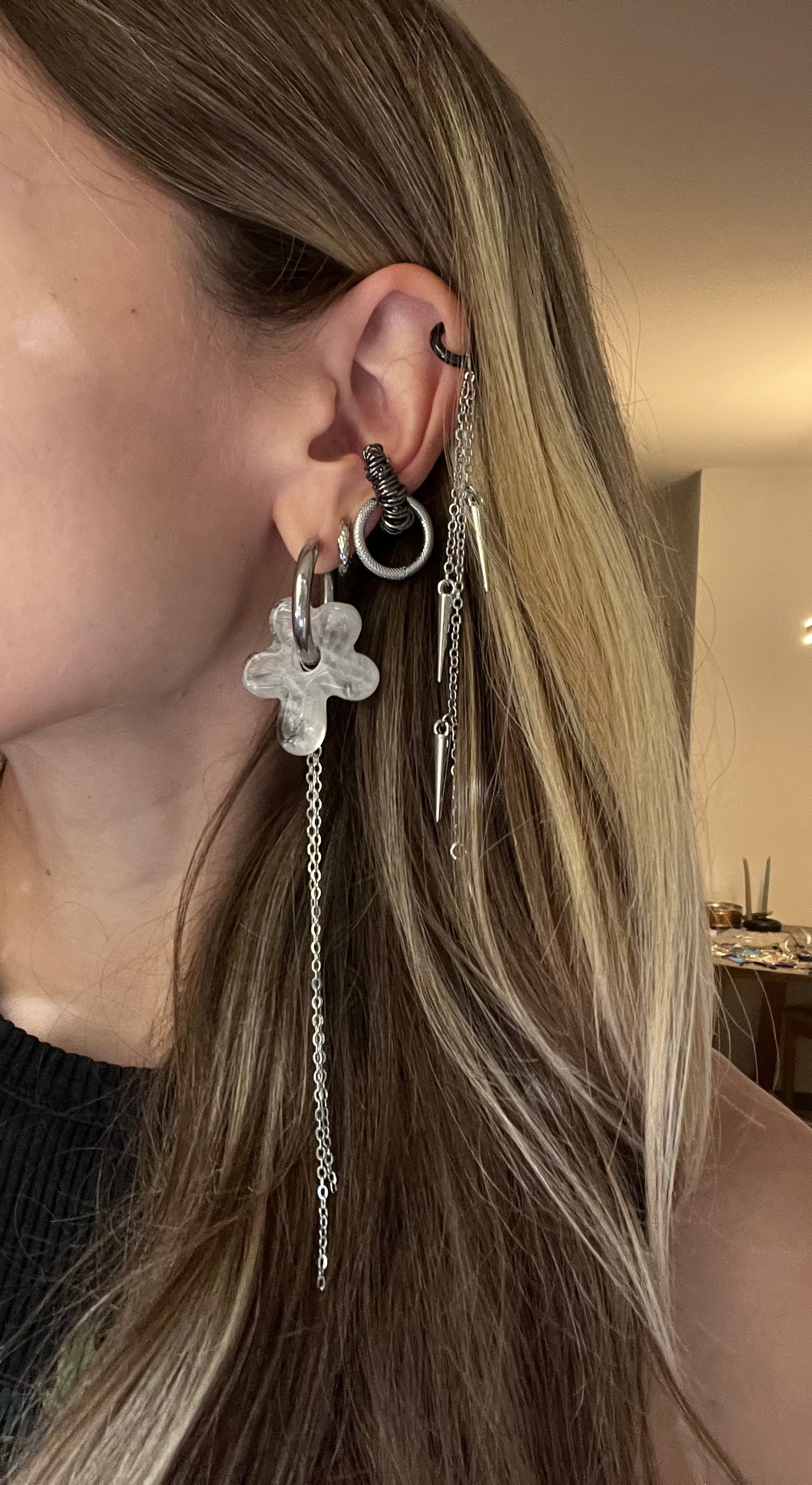 Mono earring with Spikes